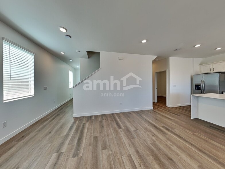 Building Photo - 6211 W Calle Bilboa