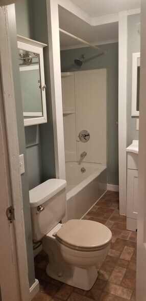 Bathroom - 21 Charles St