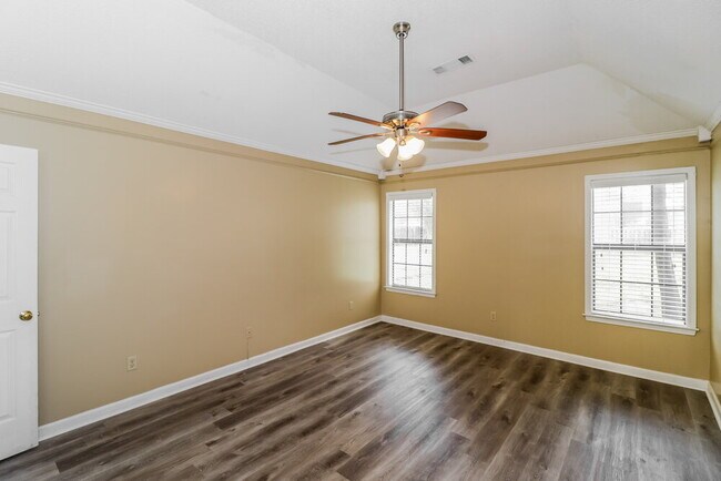 Building Photo - 7644 Valley Glen Dr