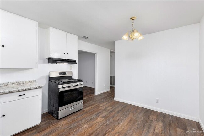 Building Photo - 15 S 6th St