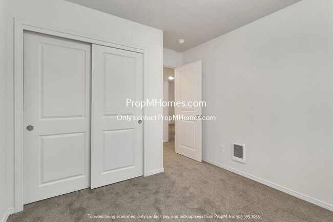 Building Photo - Spacious Retreat in NE Portland - 3 Bedroo...