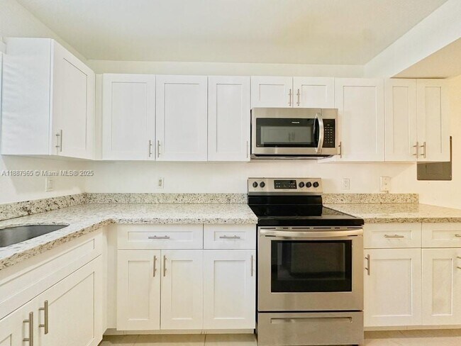 Building Photo - 10500 SW 155th Ct