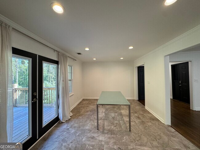 Building Photo - 995 Fleetwood Cir SW