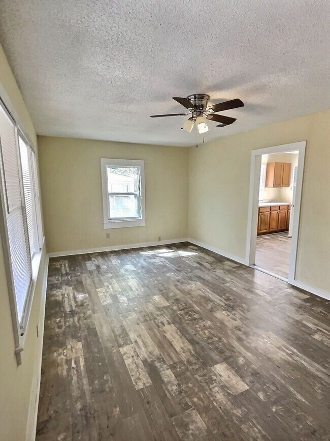 Building Photo - Cozy Cottage in Prime Downtown Ocean Springs Location!