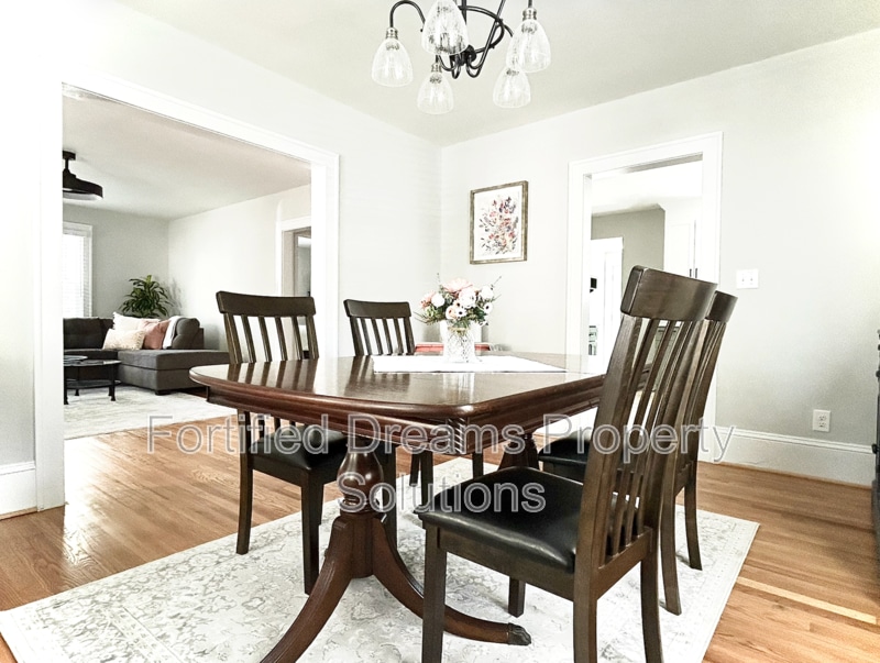 Building Photo - 2240 Queen St