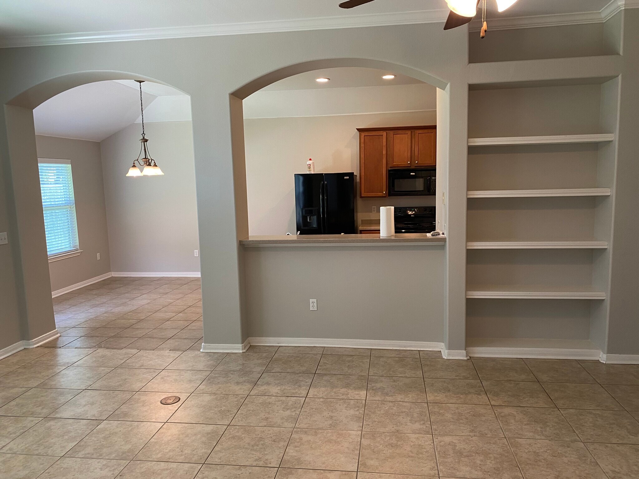 Building Photo - 313 San Rafael Dr