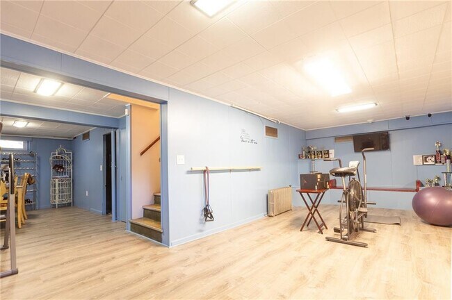 Building Photo - 470 Elmgrove Ave