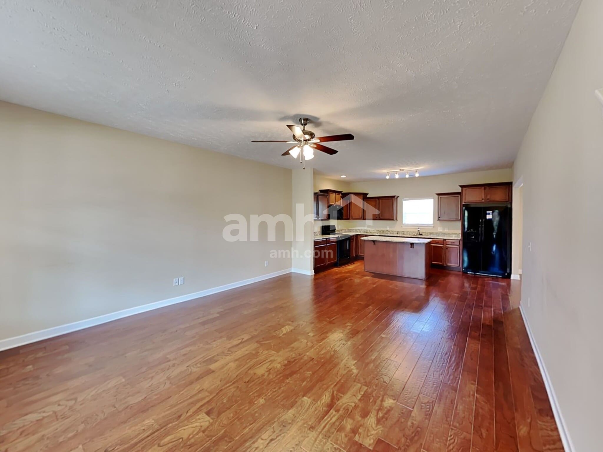 Building Photo - 886 Daybreak Dr