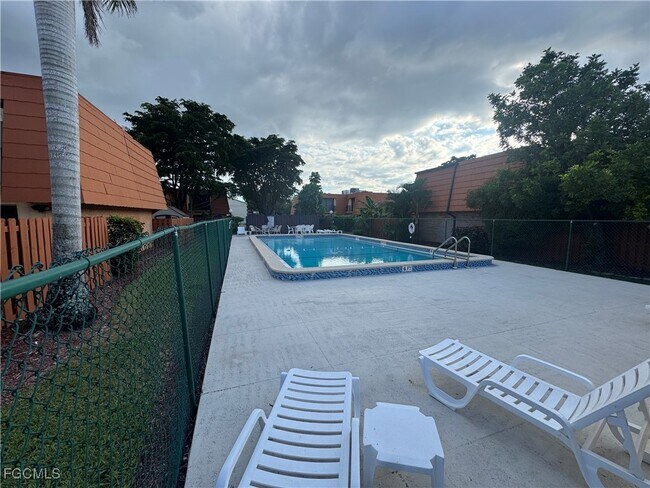 Building Photo - 1708 Park Meadows Dr