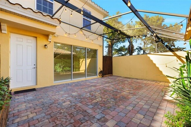 Building Photo - 12061 Breda Ln