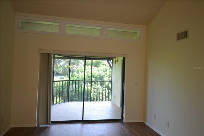 Building Photo - 226 Woodlake Wynde