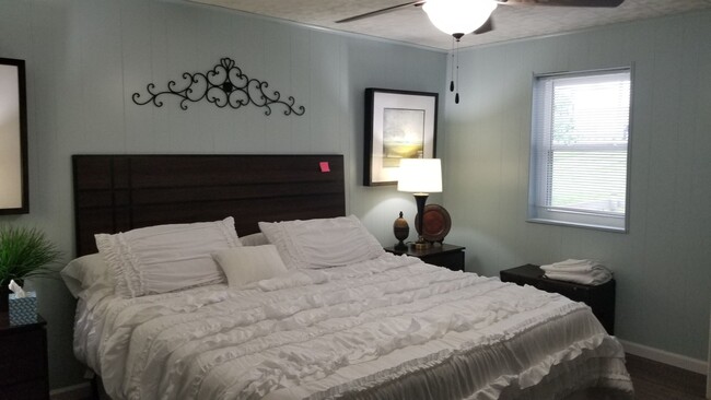 Building Photo - Fully Furnished Short-term rental Includes...