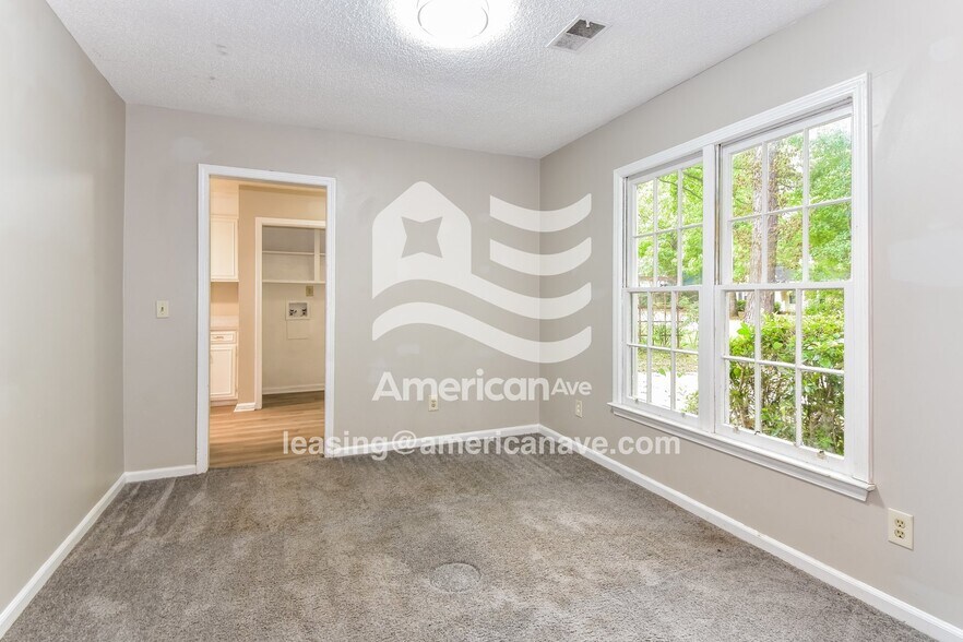 Building Photo - 224 Holmsbury Rd