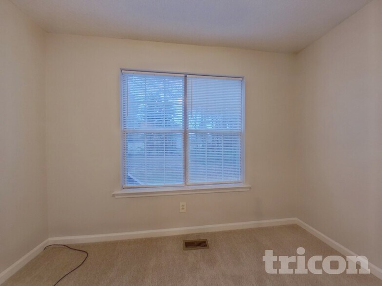 Building Photo - 41 Collins Way