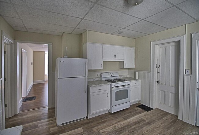 Building Photo - 83 Hudson St