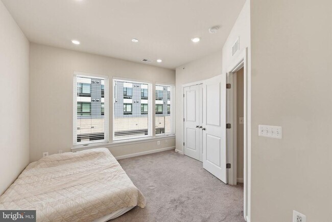 Building Photo - 16122 Columbus Ave