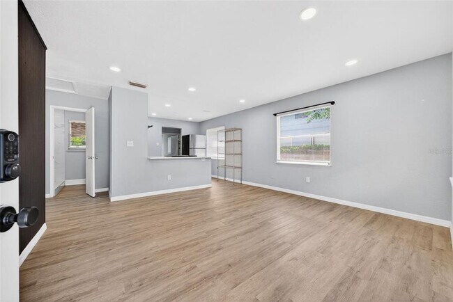 Building Photo - 4616 9th Ave S