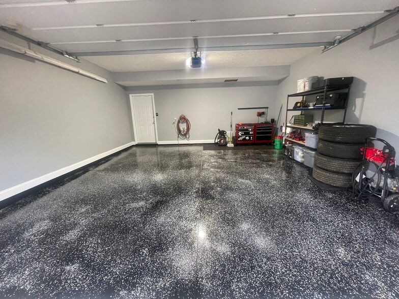 Building Photo - 2690 Gardenia Ave