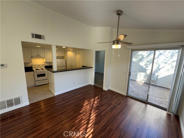 Building Photo - 26151 Sanz
