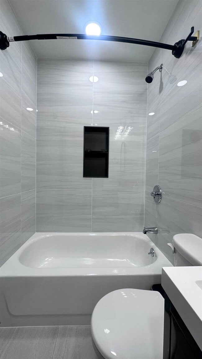 Building Photo - 213 Woodward St