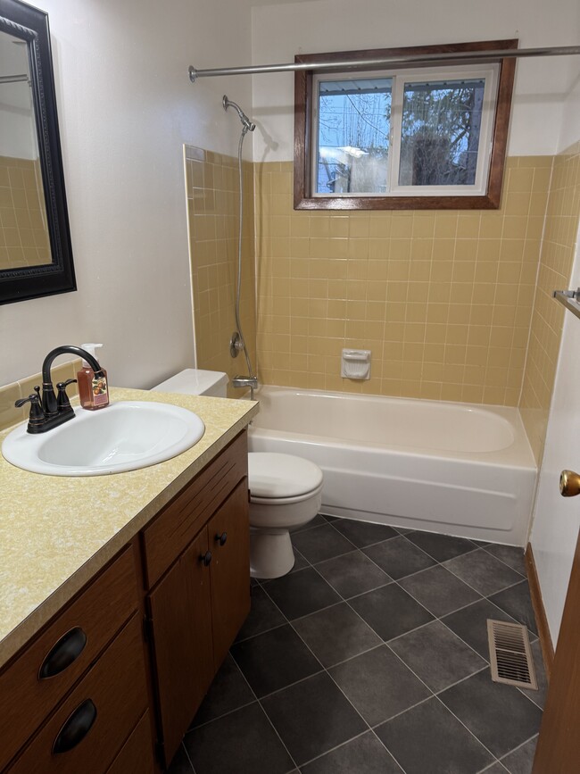 Building Photo - 4120 E Congress Ave