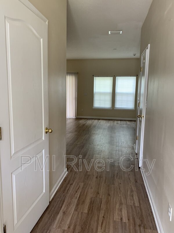 Building Photo - 1605 Biscayne Bay Dr