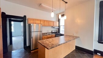 Building Photo - 625 S Negley Ave