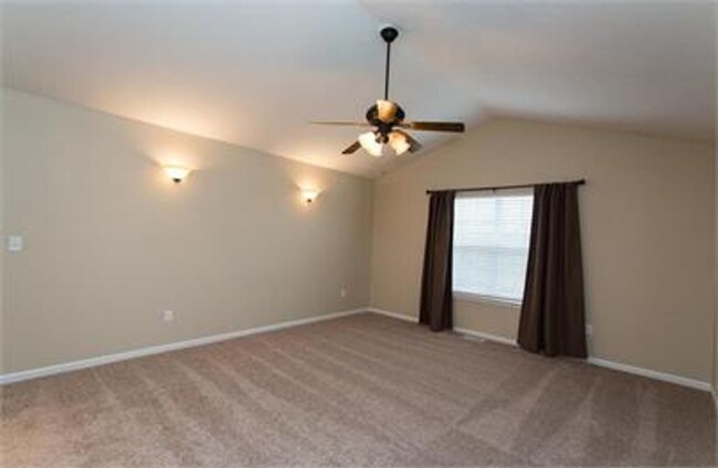 Building Photo - 123 Lyle Curtis Cir