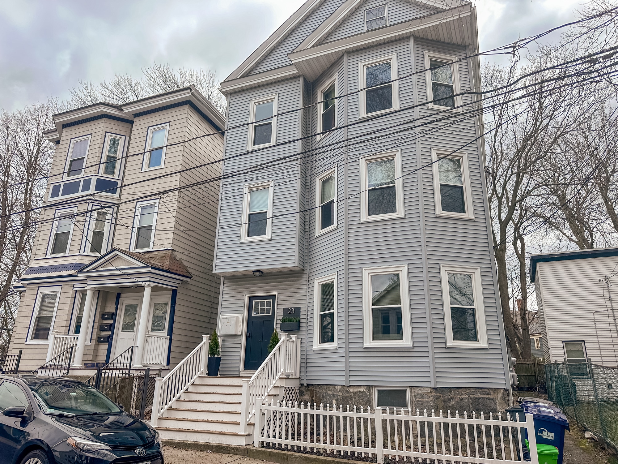 Building Photo - 23 Elm St
