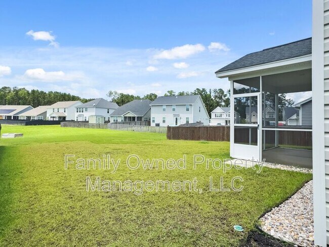 Building Photo - 302 Red Leaf Blvd