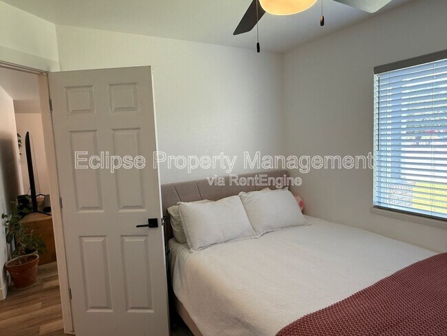 Building Photo - 464 Tara Dr