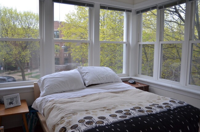 Building Photo - Lincoln Square luxury 2 bedroom