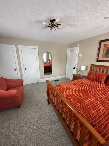 Building Photo - 201 Salt Springs Rd