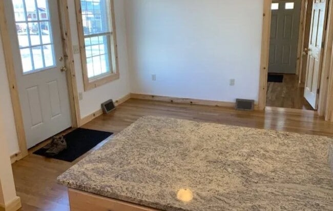 Building Photo - 72 Russell St