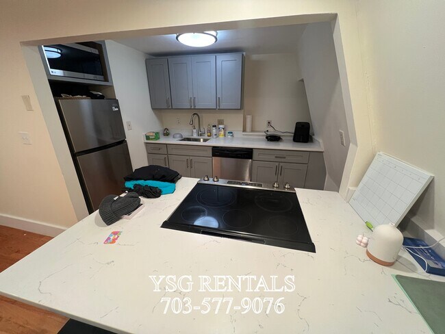 Building Photo - 27 Linwood St