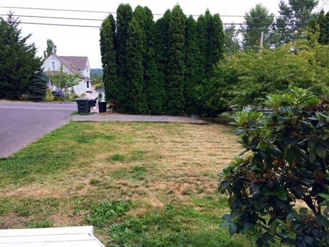 Building Photo - PRELEASING NOW: Large 6 bed/2 bath home!