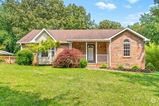 Building Photo - Pet Friendly Three Bedroom in Springfield!