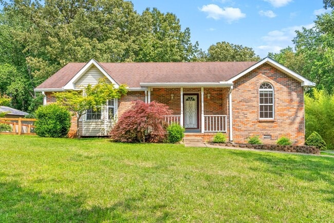 Primary Photo - Pet Friendly Three Bedroom in Springfield!