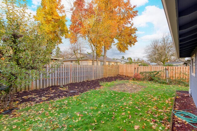 Building Photo - Charming 3 BR/ 1.5 Bath Mt. Pleasant Home.