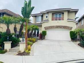 Building Photo - Spacious Encinitas home with open layout, upgraded kitchen, and private backyard