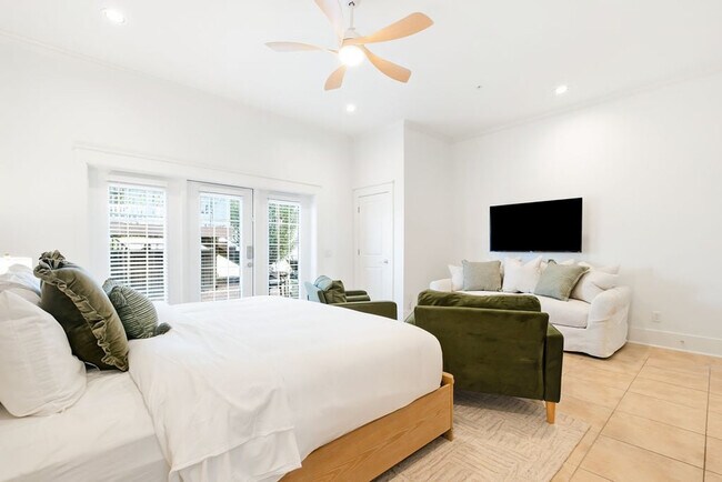 Building Photo - 22022 Front Beach Rd