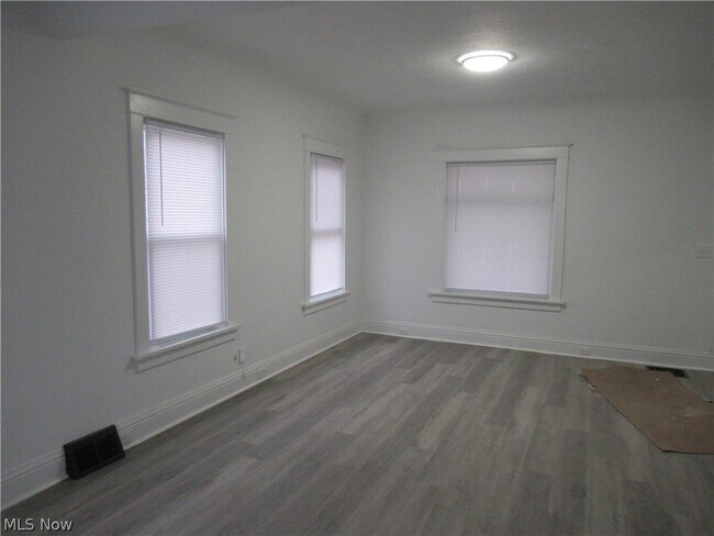 Building Photo - 378 Columbus St