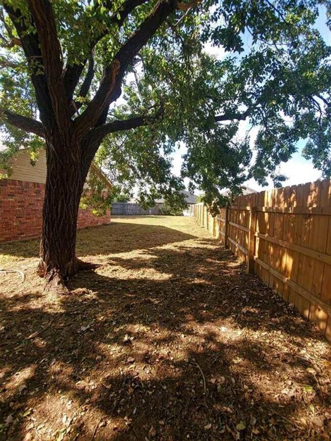 Building Photo - 4027 SW Sunflower Ln