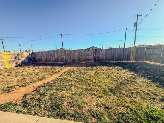 Building Photo - 3 Bedroom Home In Lubbock ISD!