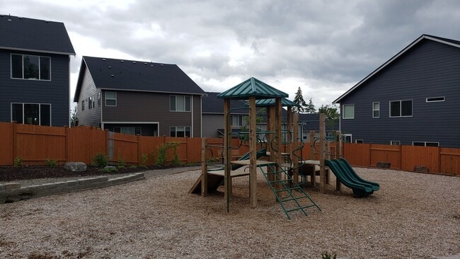 Building Photo - 4 Bedroom Home in Silverdale's Woodbridge Community!