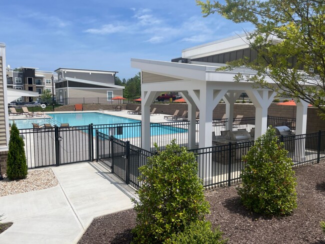 Building Photo - Tuscany con Terrazza | 1 Bed 1 Bath | 773 sf