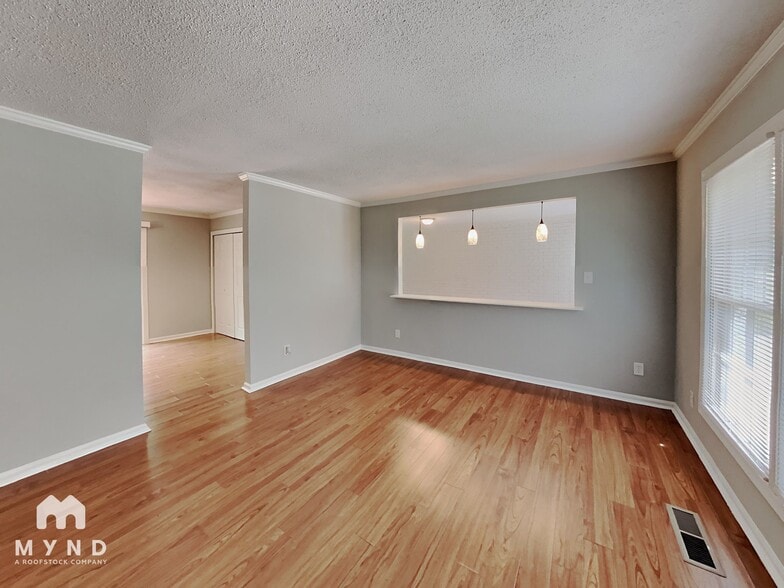 Building Photo - 300 Anne Ave