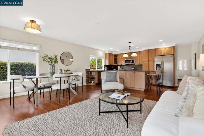 Building Photo - 3409 Loreto Dr