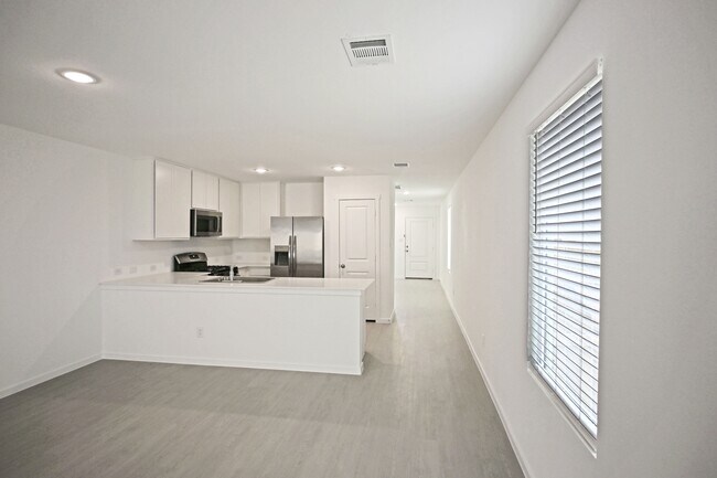 Building Photo - 298 Tahoe Ave