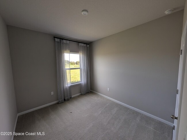 Building Photo - 2273 Landing Dr